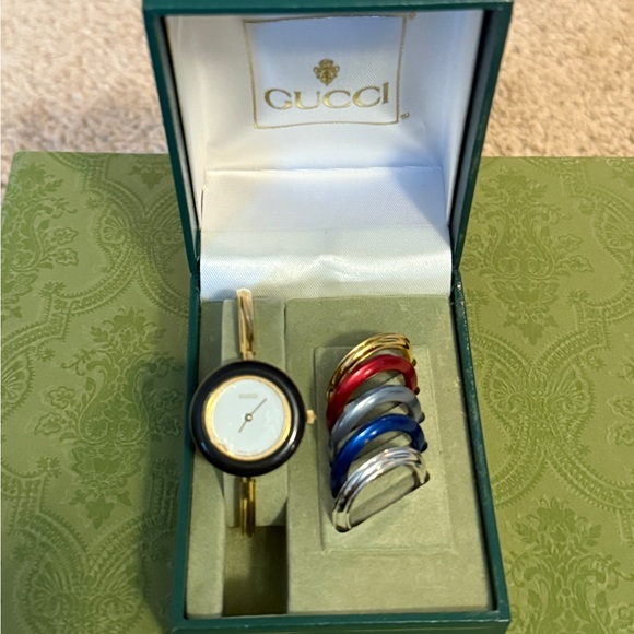 Gucci - Picture 1 of 17